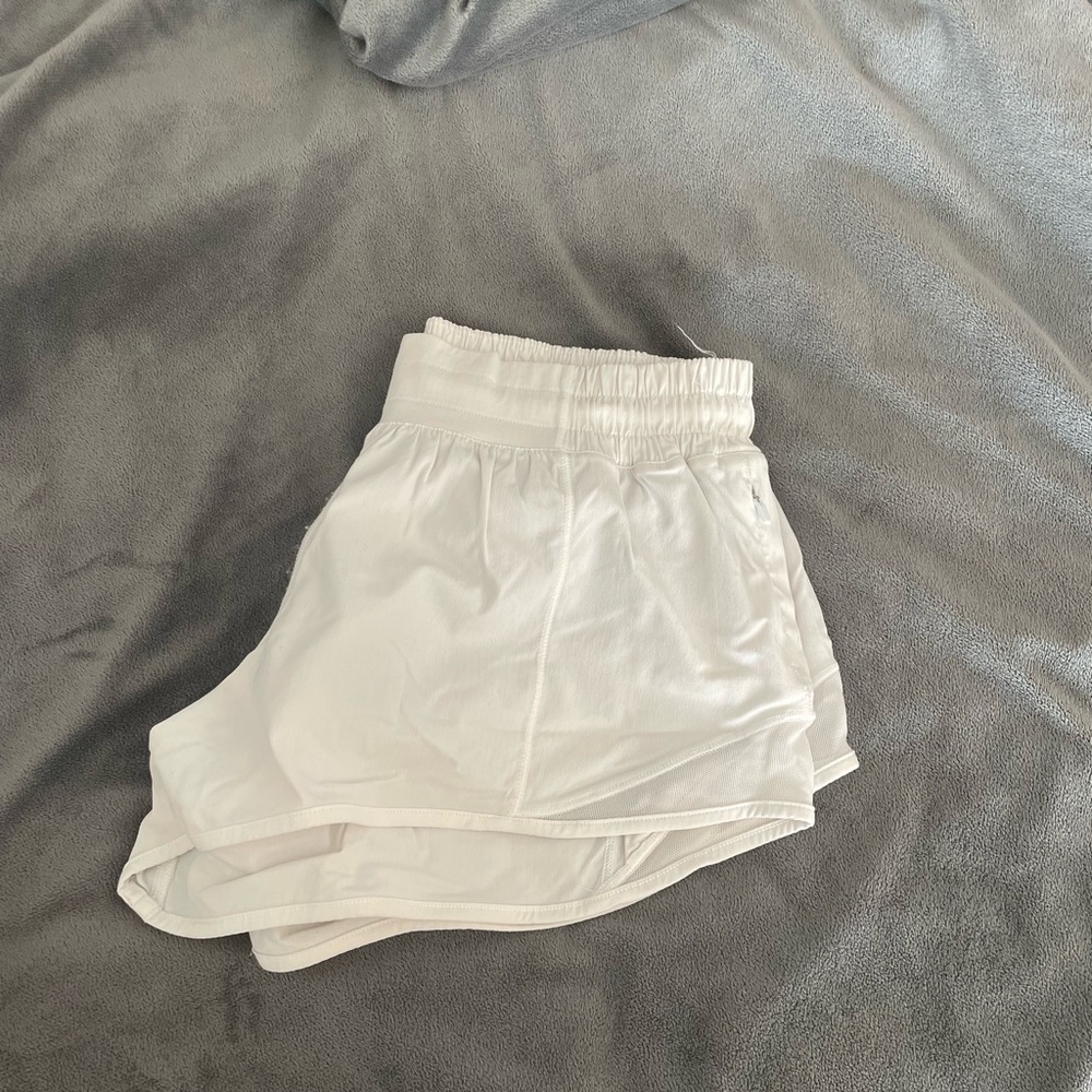 Size 4 white lululemon hotty hot shorts 2.5” low rise